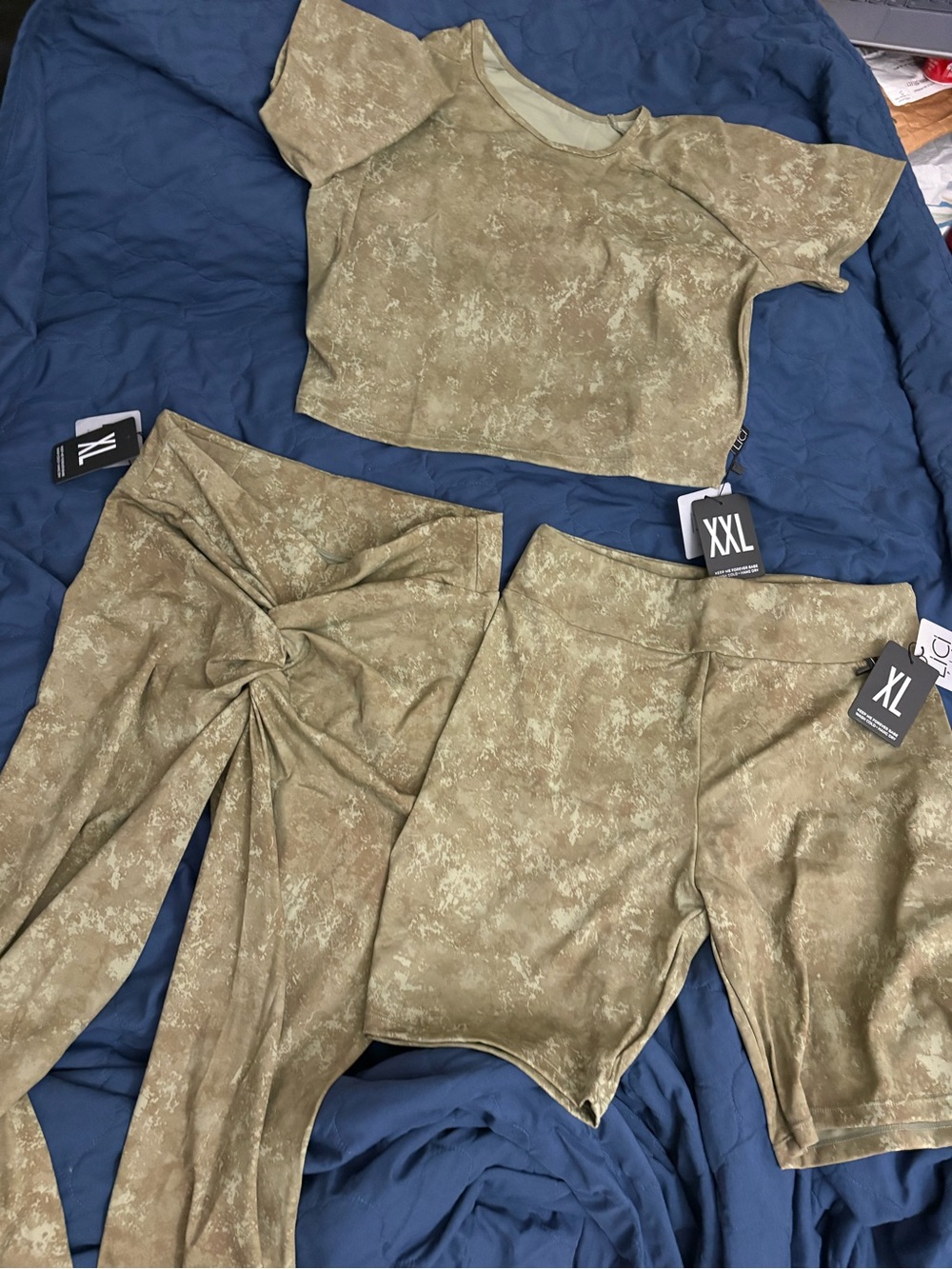 LiCi fit iris high waisted scrunch leggings, shorts, and shirt set size XL
